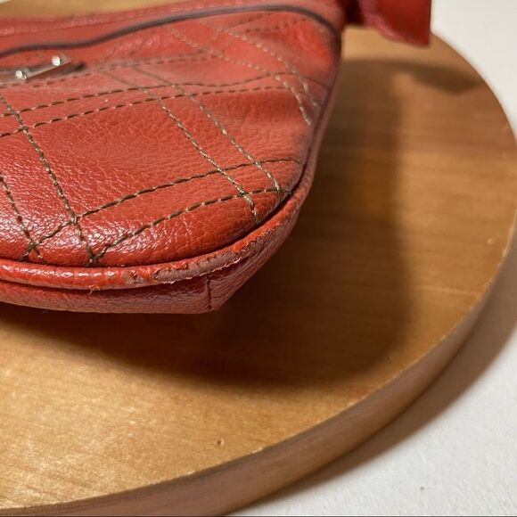 RELIC brand orange crossbody bag with quilting - Picture 4 of 13